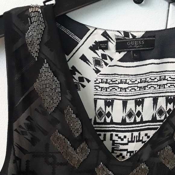 Guess Tops - Top by Guess embroided V neck decaultee